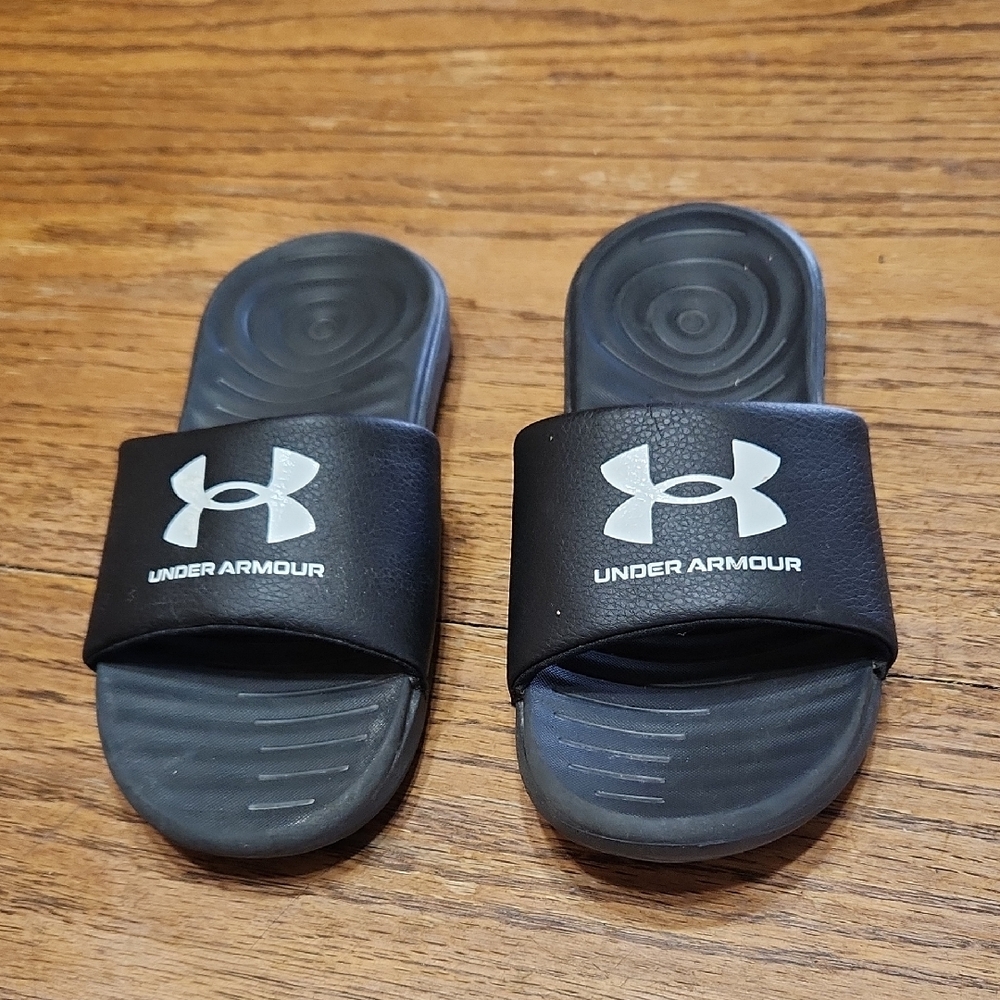 Under Armour Slides Size Y2